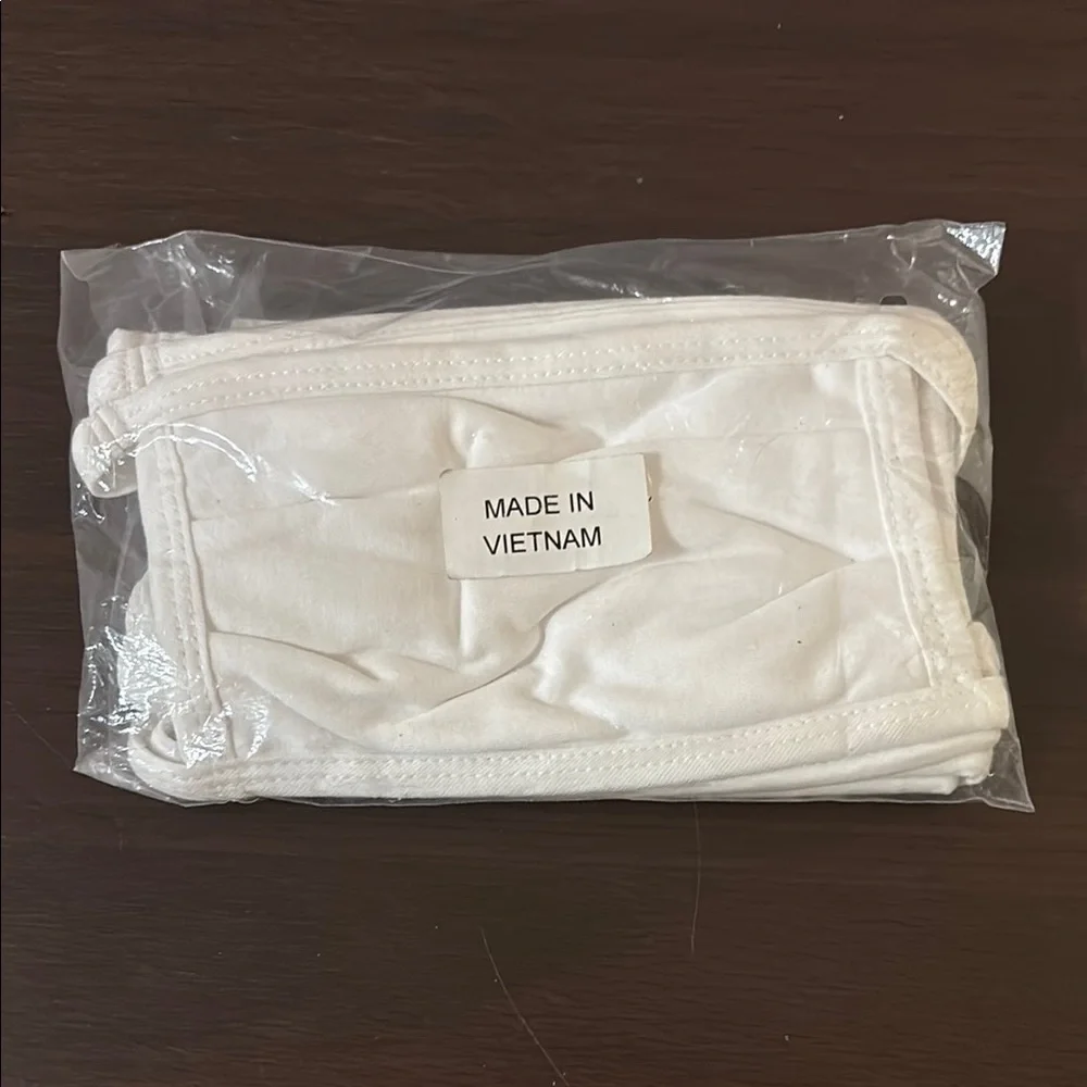🆕 White Face Masks, New in Plastic, 5 Pack